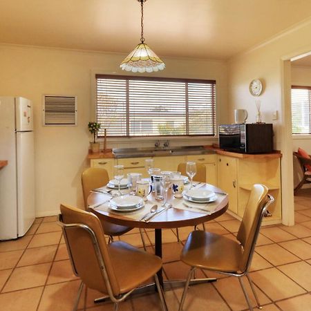 Charles Rasp Motor Inn & Cottages Броукън Хил Екстериор снимка