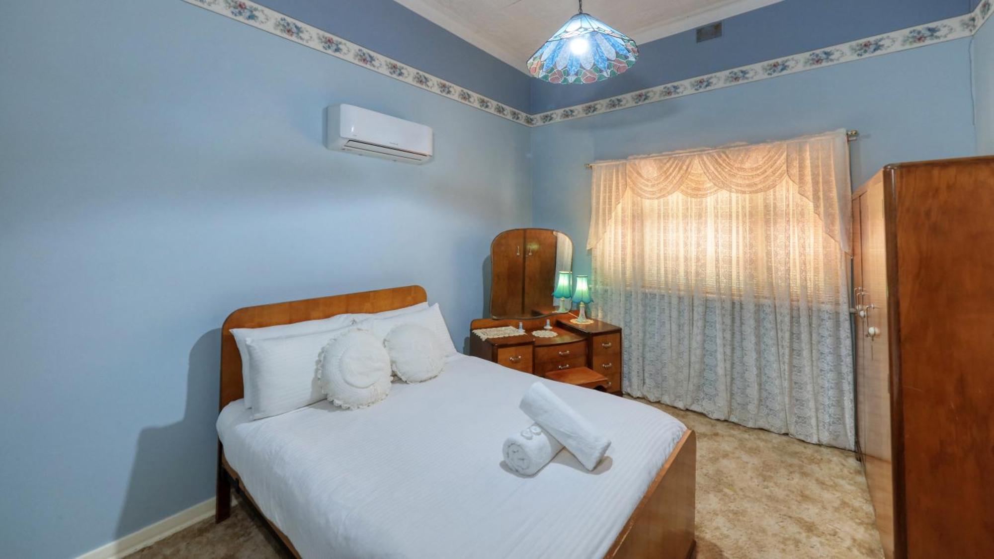 Charles Rasp Motor Inn & Cottages Броукън Хил Екстериор снимка