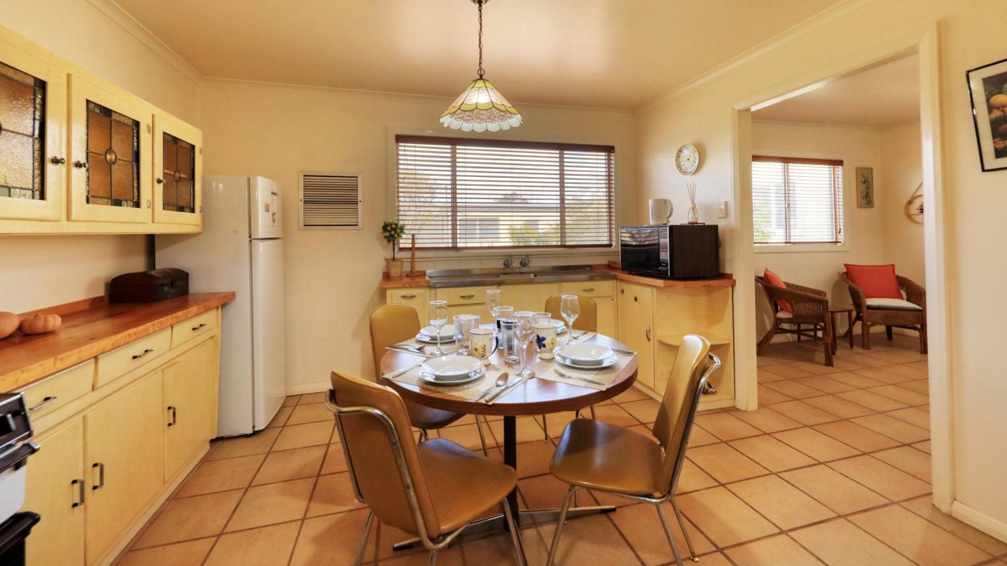Charles Rasp Motor Inn & Cottages Броукън Хил Екстериор снимка