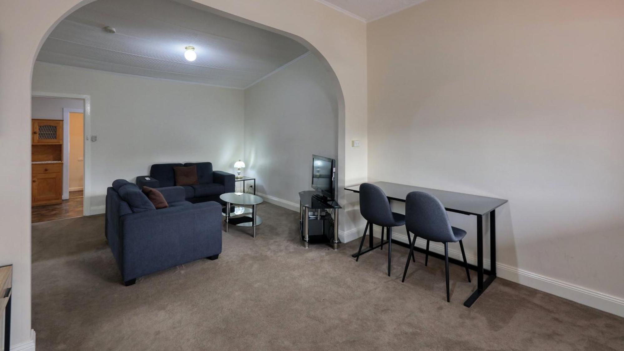 Charles Rasp Motor Inn & Cottages Броукън Хил Екстериор снимка