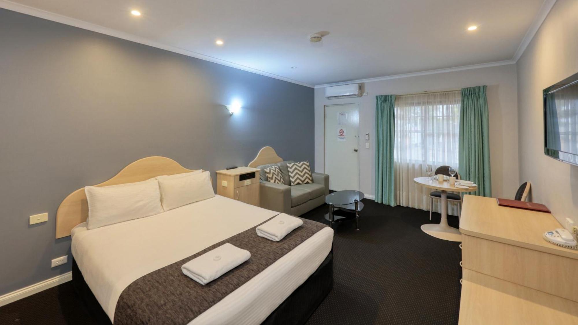 Charles Rasp Motor Inn & Cottages Броукън Хил Екстериор снимка
