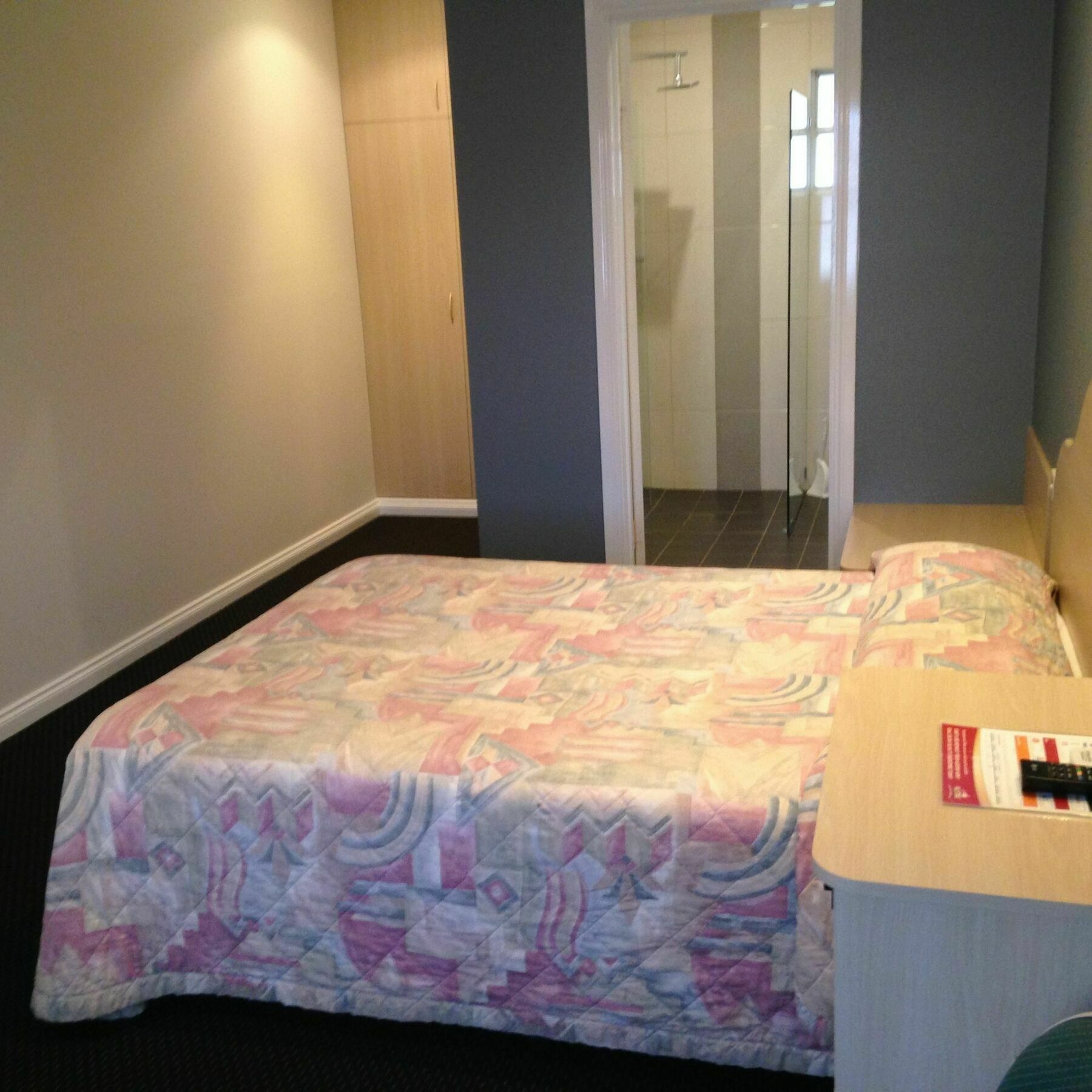 Charles Rasp Motor Inn & Cottages Броукън Хил Екстериор снимка